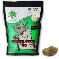 Un sachet vert illustré d’un personnage ressemblant à Yoda, « Master-Yoda OG », avec une fleur marron-verte.