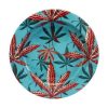 Cendrier rond en métal avec motif de feuilles de chanvre rouges et vertes sur fond bleu.