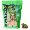 Sachet vert de fleurs CBD Amnesia Haze avec illustration d'une femme tenant une sucette et une tête de fleurs CBD posée à côté.