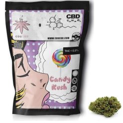 Un sachet noir et violet, décoré d’un visage stylisé et d’une sucette multicolore, avec une fleur verte.