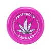 Grinder en plastique rose avec une feuille de cannabis blanche et l’inscription "Amsterdam Cannabis" en blanc.