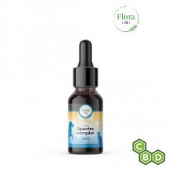 Flacon en verre foncé avec une pipette, contenant une huile de CBD à spectre complet pour animaux. L’étiquette présente des silhouettes de chien et de chat sur un fond bleu et jaune, avec le logo "Flora CBD".