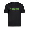 T-shirt noir à col rond avec le logo "cducbd" imprimé en vert sur la poitrine, accompagné d'une feuille stylisée de cannabis sur le côté gauche du texte.
