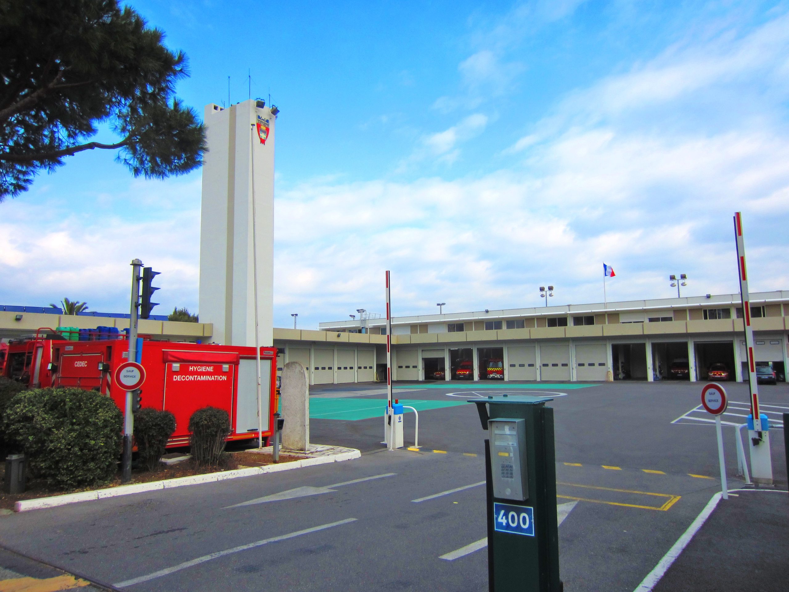 Caserne pompiers Antibes.JPG