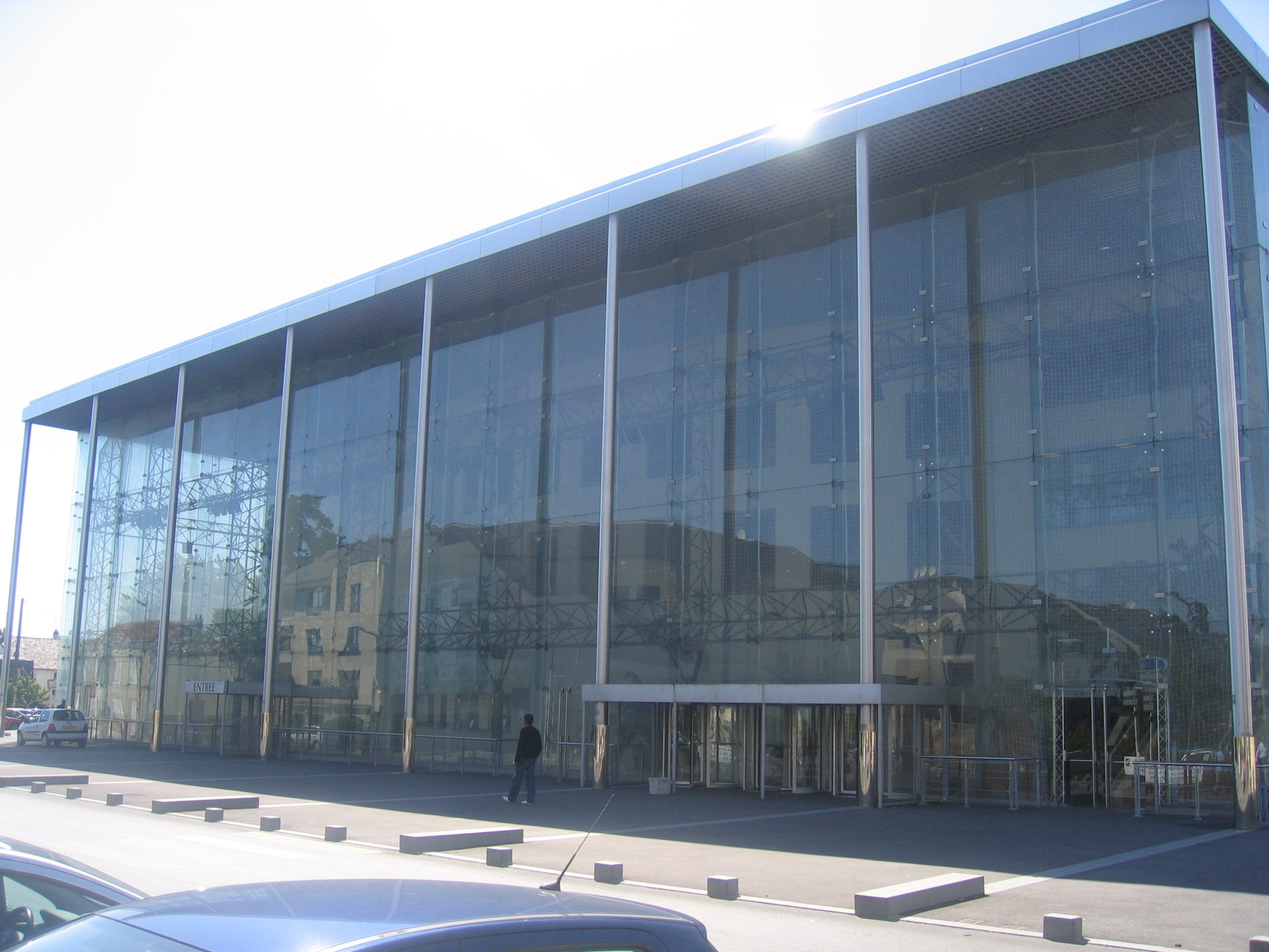 L'Espace Michel Simon, Noisy-le-Grand, France.jpg
