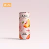 Canette de thé glacé Jane Relax, saveur pêche et romarin. Le design est floral avec des illustrations de fleurs et de morceaux de pêche sur un fond clair.