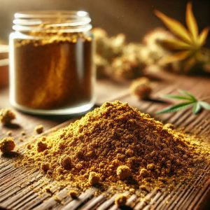 Un bocal de pollen de CBD et un tas de pollen, poudre fine dorée sur une table en bois.